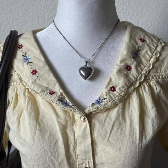 vintage butter yellow embroidered floral trim and lace trim blouse - Picture 2 of 7